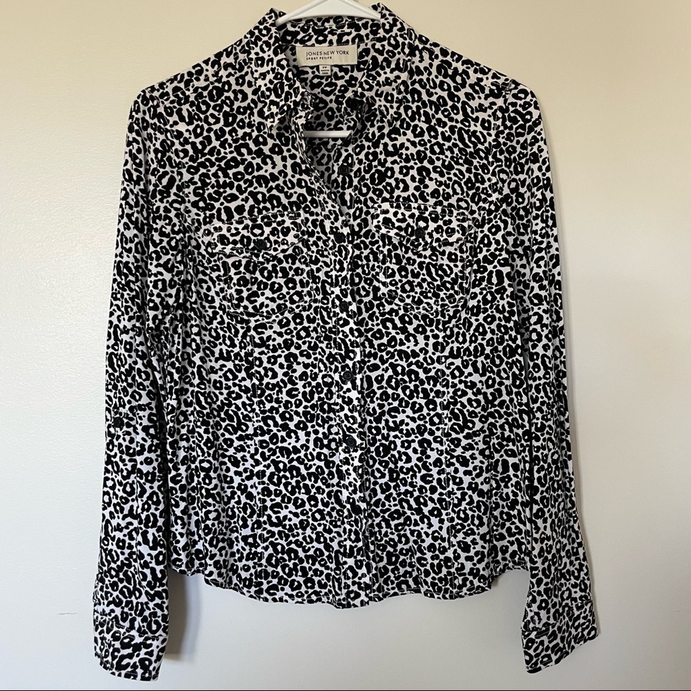 Jones New York Leopard Print Button Down Blouse. Size PP. Petite 0-2